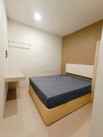 KSL Holiday Plaza Room For Rent Near Ciq 1