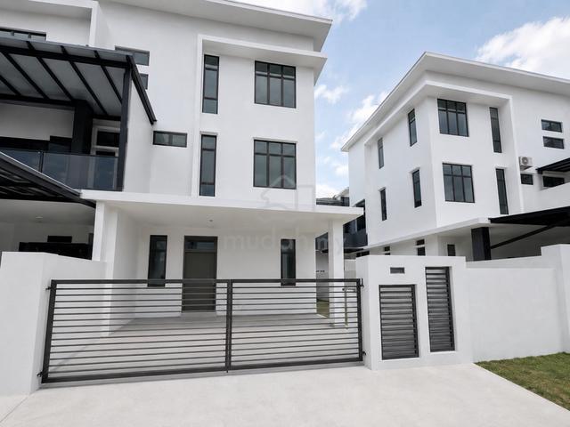 Furnished G&G 32x65ft 3 Storey Cluster House Mutiara Mas, Skudai 1