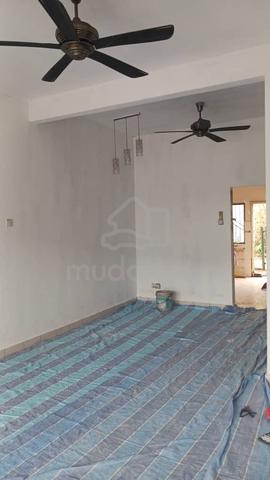 Newly refurbished double storey 20x75 bandar puteri klang 1
