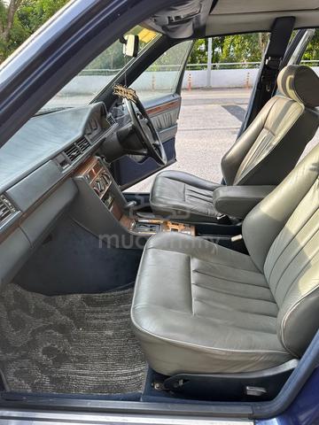 1995 Mercedes Benz 230E 2.3 (A) - 5