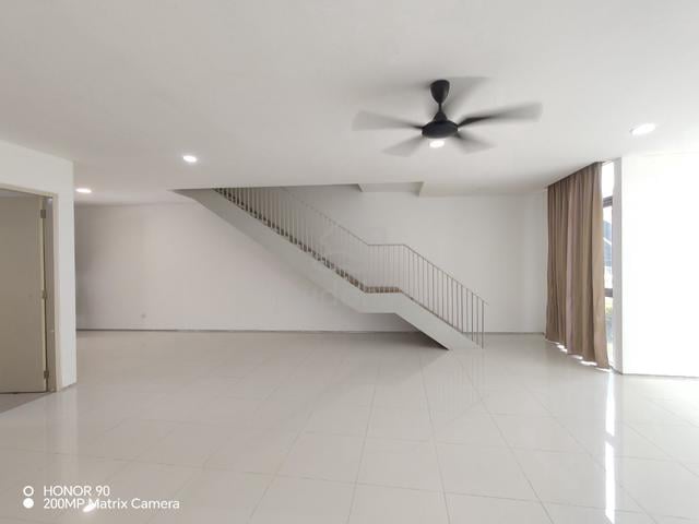 Mirage By The Lake, Cyberjaya, 2 tingkat Villa, Laman Peribadi 1
