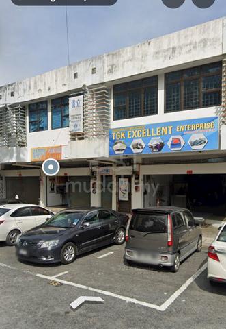 2 Upper floor Offices near amenities 1