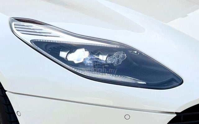 2017 Aston Martin DB11 5.2 V12 30k KM Only - 4