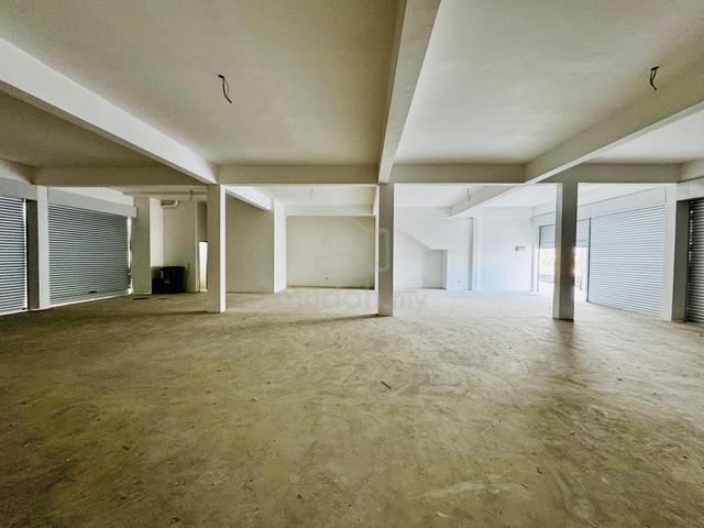 Westfield Points Commercial XL Corner Shoplot For Rent 4