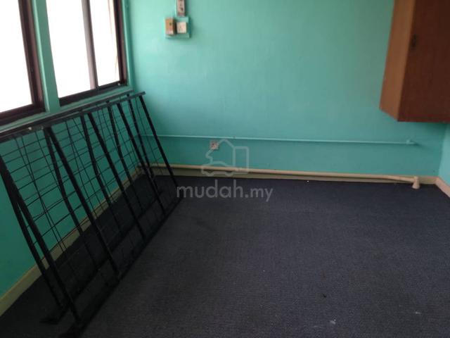 single room unfurnished 1