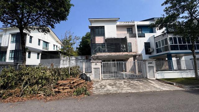 Semi D Nusa Idaman 2.5 Storey Unblock View 1