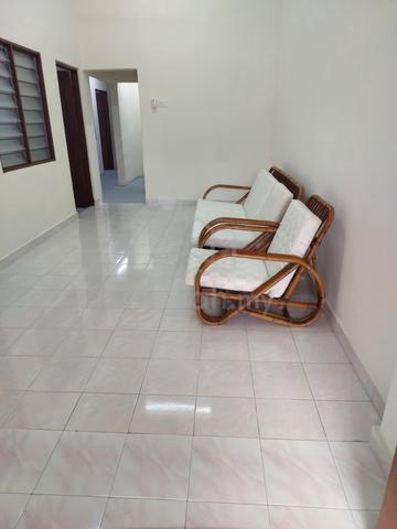 Petaling Jaya Seksyen 8, Near PJ8 Office, Single Storey House for RENT 1