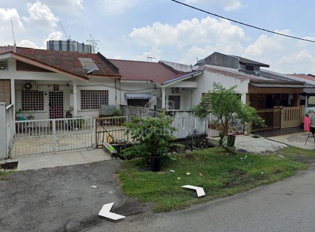 Puchong Bandar Kinrara BK 1 Single Storey House - semi furniture 1