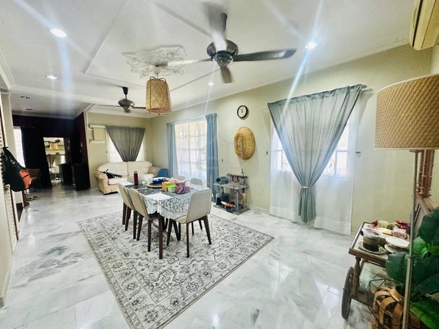 CORNER FREEHOLD Double Storey House Ara Damansara 1