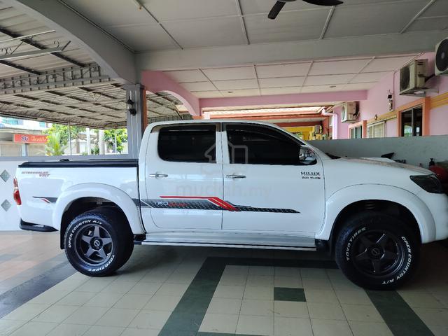 2011 Toyota HILUX 3.0 G DUAL CAB (A) - 1