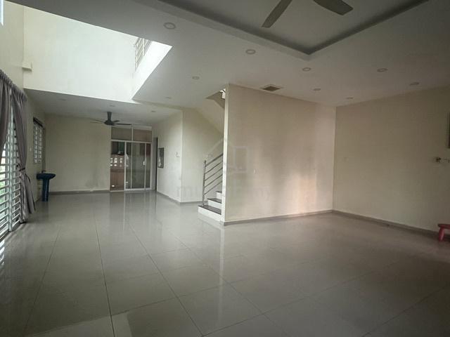 Cheapest ! 2.5 Storey Semi D | Persiaran Taman Bukit | Low Density 1