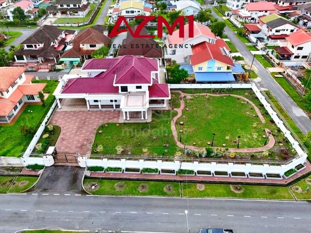 Stunning 43 Points Bungalow For Sale at Pujut 2 Prime Area. 1