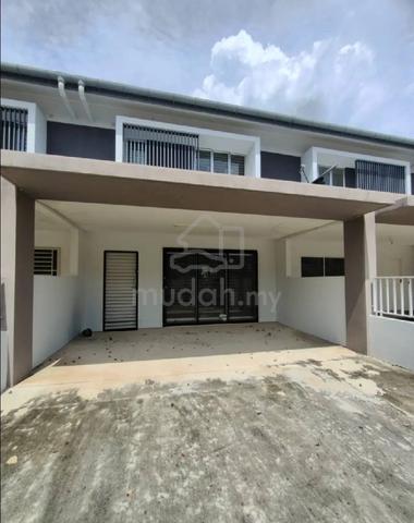 Rumah Teres Taman Harmoni Pagoh 2tingkat 1