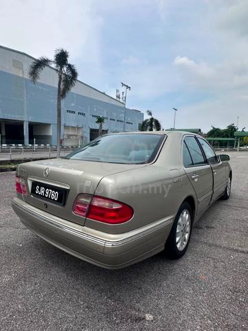 Mercedes Benz E-CLASS 2.6 240 CLASSIC (CBU) - 3