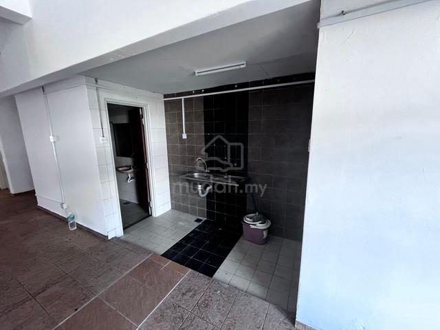 Two joining 1st Floor SHOP OFFICE AT Putrawalk, Seri Kembangan to LET 1