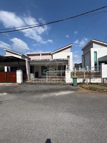 Rumah semi D di Taman Penaga 1