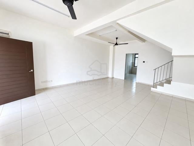 2.5 Storey Terrace House For Rent @ Scientex Utama Senai 1