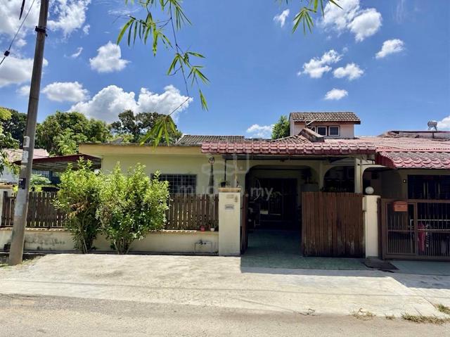 FULLY RENOVATED! 1-STOREY TERRACE CORNER LOT TAMAN BERLIAN, Kajang 1
