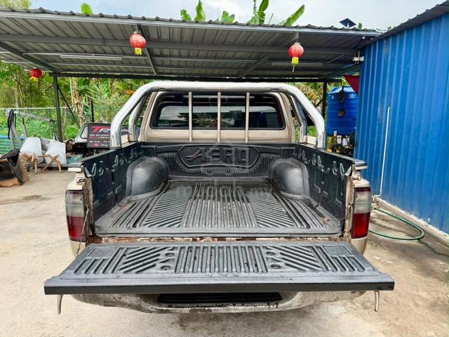 2003 Toyota HILUX 2.5 SR TURBO MY03 KDN165 (M) - 4
