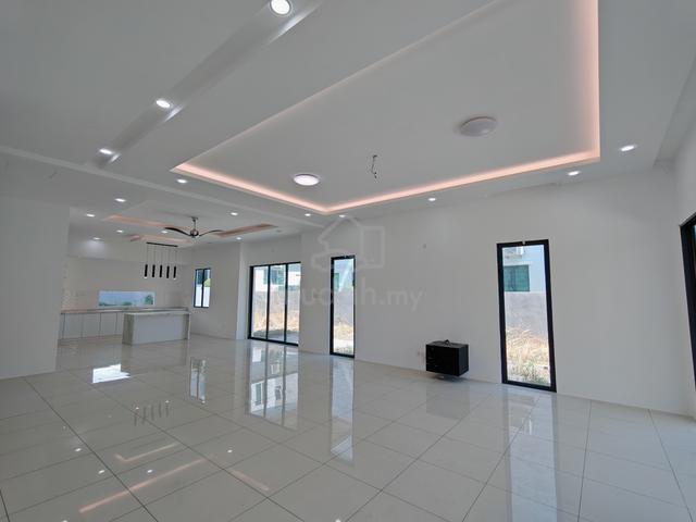 GOOD CONDITION 2 Storey Bungalow Gated Guarded Yarra Park Fairfield 1