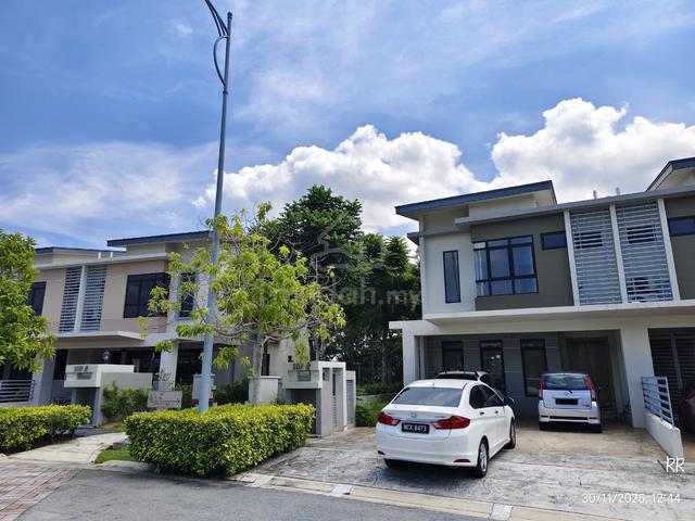 Bare unit, End Lot Maple Residence, Cyberjaya 1