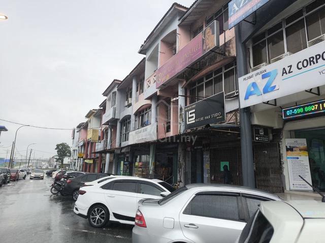 Taman Senai Utama,Three Storey Shop Lot,Facing Main Road 1