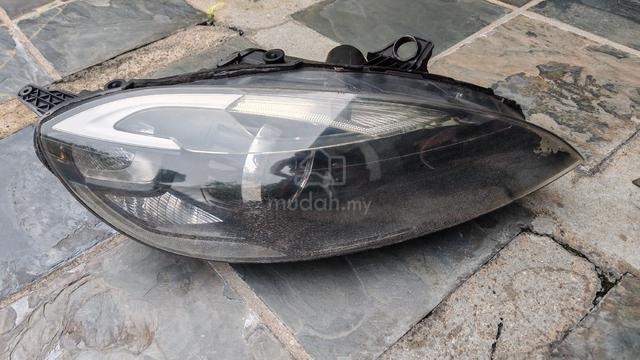 Volvo v40 headlights - photo 2 of 3