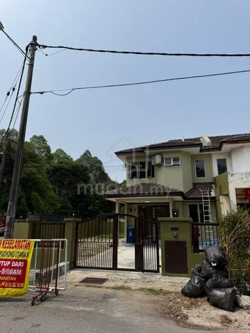 2 Storey Corner Lot @ Puchong Utama Partly Furnish Rent 1