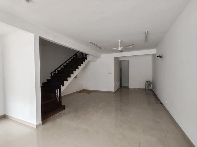 2 Storey Terrace House, 4r3b, 20x70 (Behind SMK Setia Alam) 1