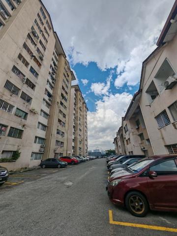 Iris Apartment (Taman Desa) 1