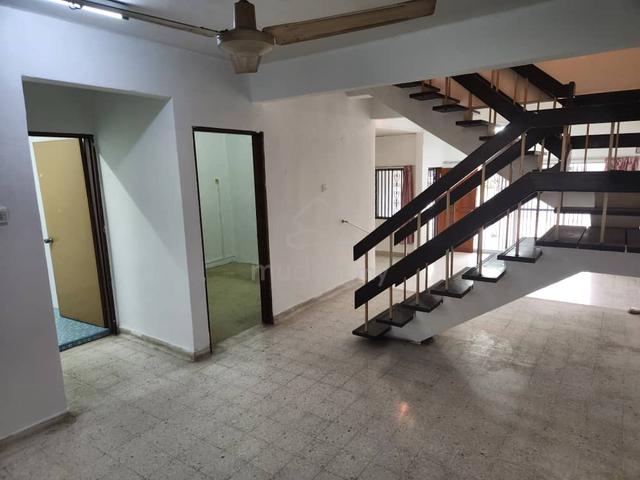 Taman Pertama 2 storey house, walk to MRT Taman Pertama 1
