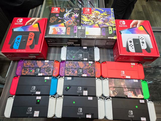 Nintendo Switch OLED (Like New) - Fullset - photo 2 of 6