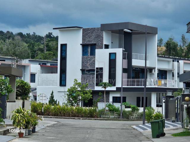 Corner 3190 SqFt Taman Putra Pogun 3-Storey Terrace House Penampang 1