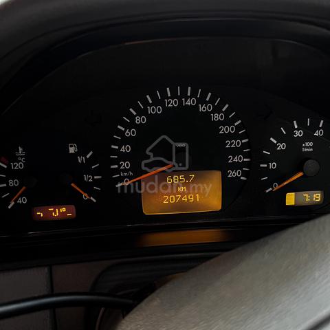 2000 Mercedes Benz E240 CLASSIC (CBU) 2.6 (A) - 4
