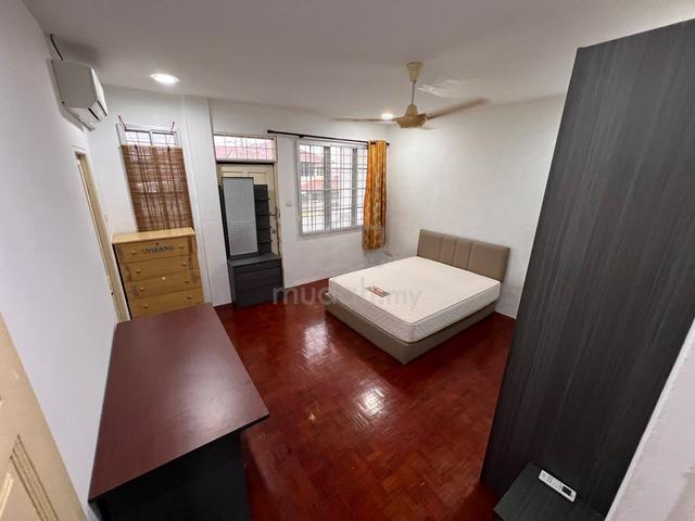 MIDWAY CRESCENT – ROOM FOR RENT  📍 Midway Crescent 1