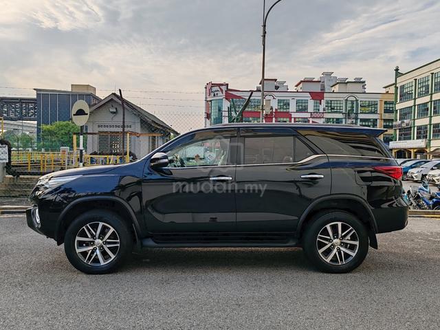 2017 Toyota FORTUNER 2.7 SRZ 4x4 SUV 7ST KLES RCAM - 2