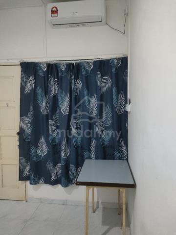 Middle Room 1
