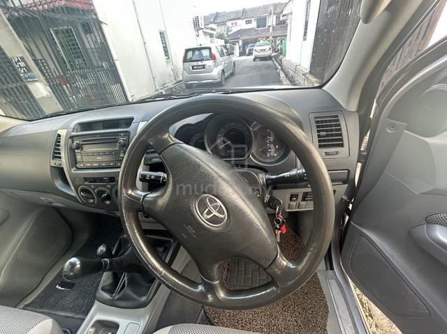 2011 Toyota HILUX 2.5 G MY05 KUN25R FACELIFT (M) - 4