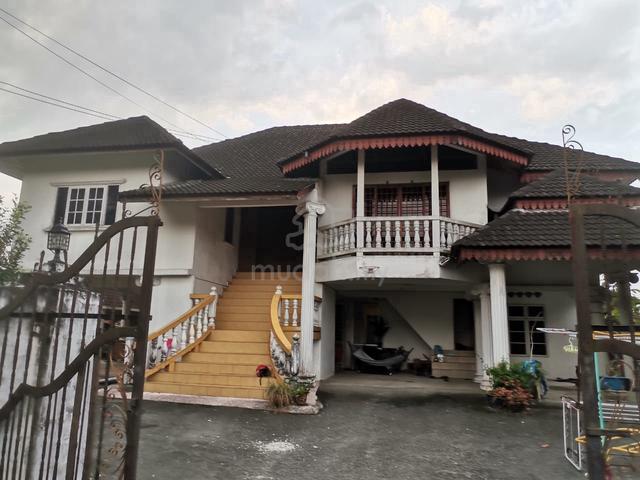 Banglo split level 2 tingkat Pasir Tumboh 1