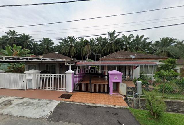 Bandar Tasik Kesuma, Beranang, Spacious Semi-D 1