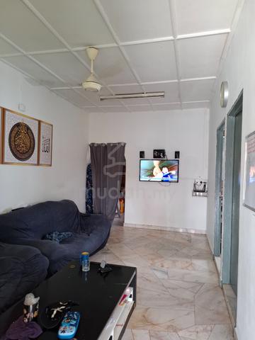 Corner unit single storey terraced house 1
