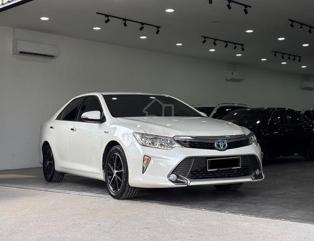 2015 Toyota Camry 2.5 Hybrid - One Careful Owner - 2