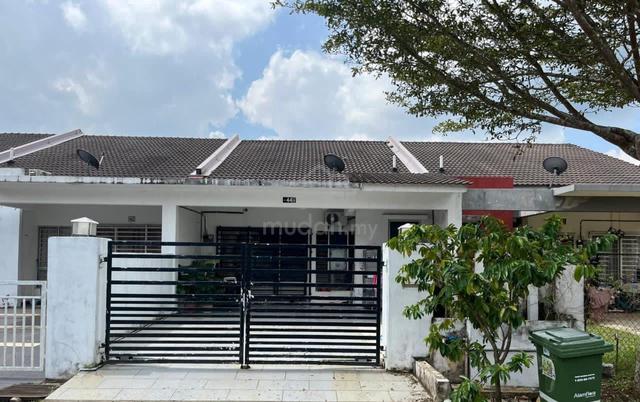 Teres Setingkat di Azalea, Kotasas Kuantan 1