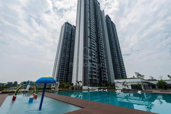 LakeFront Residence 1