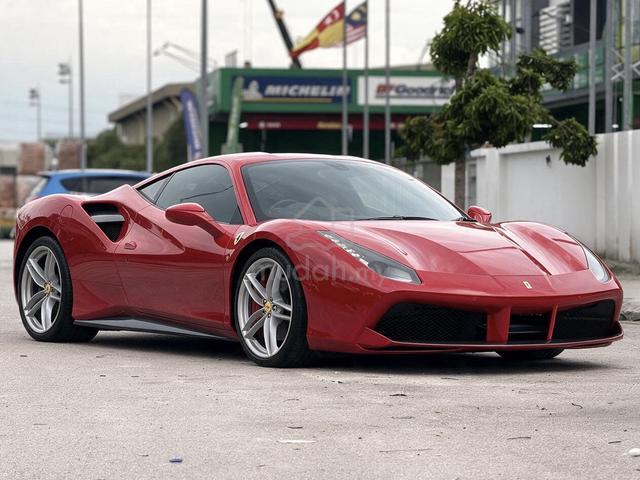 2016 Ferrari 488 GTB MANY EXTRAS / DIRECT OWNER - 1