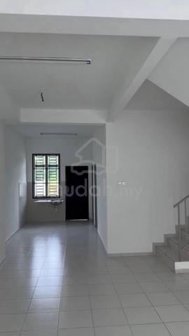 Taman Scientex Utama 2.5 Storey House 4 Bed 3 Bath For Rent 1
