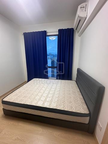Medium Room to let at Lakecity-female 1