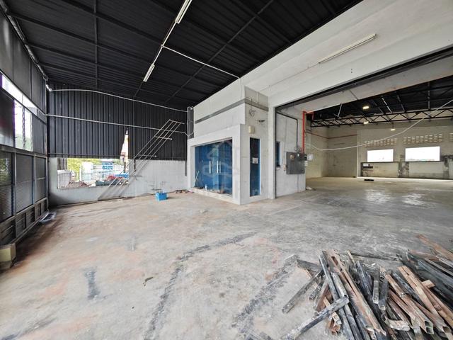 Menglembu / 1.5 Storey Semi-D Factory / Facing Main Road / 4,500 sqft 1