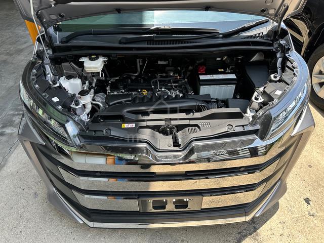 2022 Light Grey 7 Seaters Toyota NOAH 2.0 SZ - 4