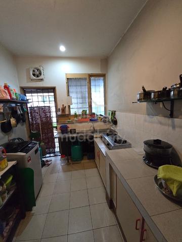 Room for Female@TTDI 1